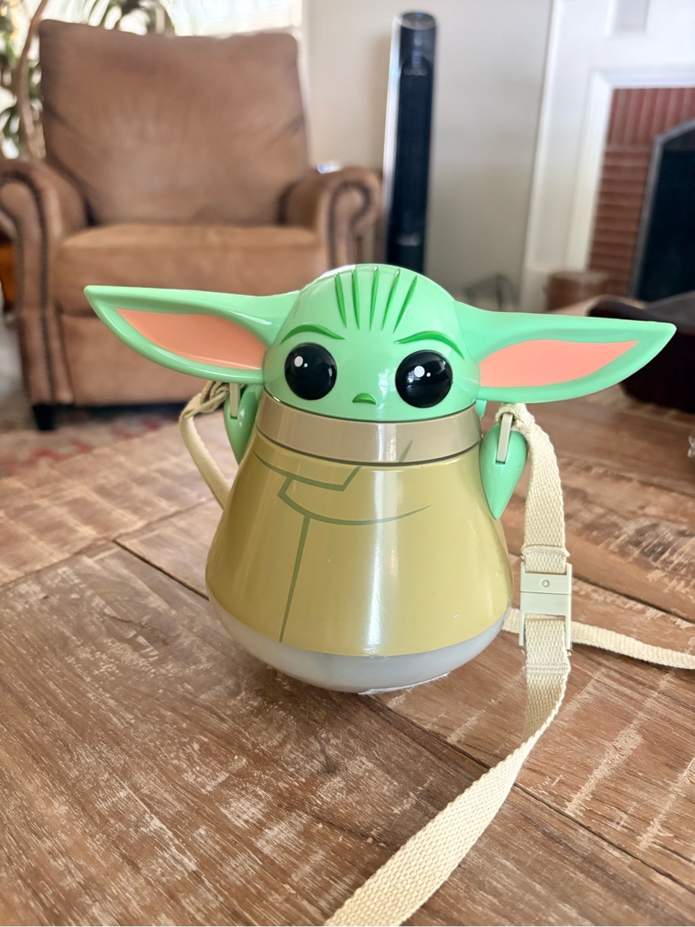 Disney Star Wars Mandalorian Grogu Flip Top Canteen Bottle 22 Oz Strap